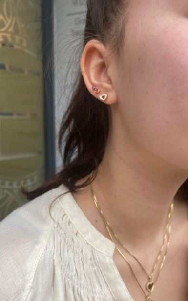 Ørepynt hjerte i 750 gult gull med diamanter