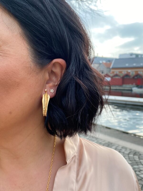 OLE LYNGGAARD COPENHAGEN Shooting Stars studs mini i gult gull