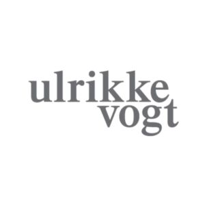 Ulrikke Vogt "Amber bead stud" ørepynt i forgylt sølv med rav