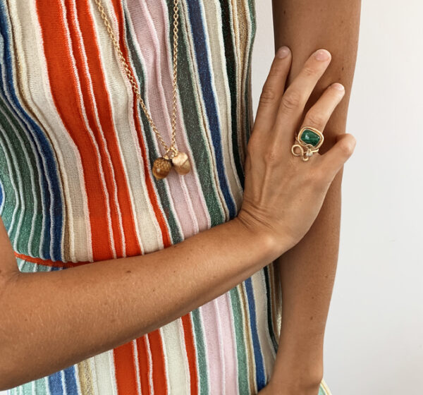 OLE LYNGGAARD COPENHAGEN  Snakes ring i gult gull med malakitt og diamanter