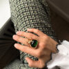 OLE LYNGGAARD COPENHAGEN  Snakes ring i gult gull med grønn turmalin og diamanter