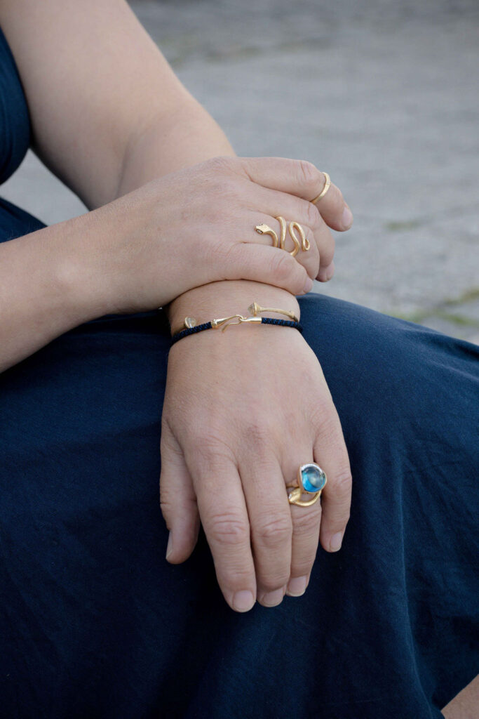 OLE LYNGGAARD COPENHAGEN Nature armring i satinert gult gull med rutilkvarts