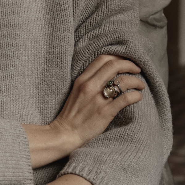 OLE LYNGGAARD COPENHAGEN Lotus Tiny 0 ring i sølv med blush månesten