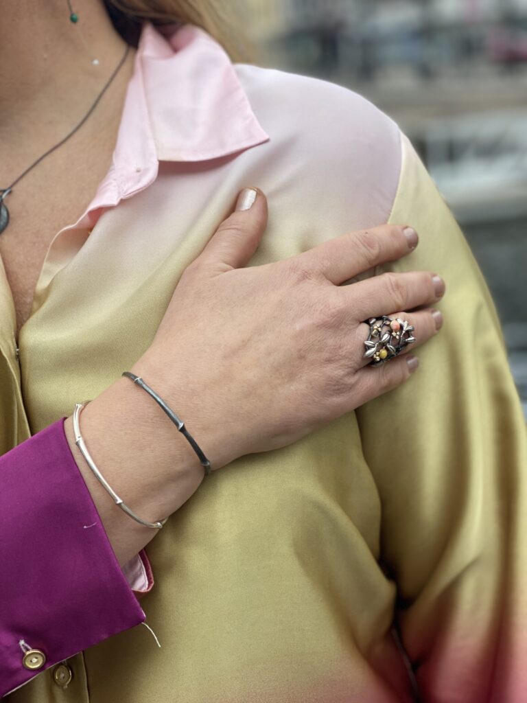 OLE LYNGGAARD COPENHAGEN Silver Forest ring i sølv og gull med korall, rav og månesten