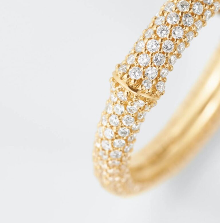 OLE LYNGGAARD COPENHAGEN Nature ring IV pavé med diamanter i gult gull