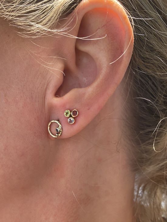 By Birdie "Savannah Ears" sølv ørepynt med gull detaljer og diamant