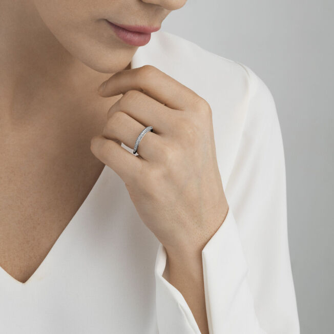 OnModel__10013257-OFFSPRING-ring-diamond-silver Georg Jensen "Offspring" ring i sølv med paveert overflate med diamanter
