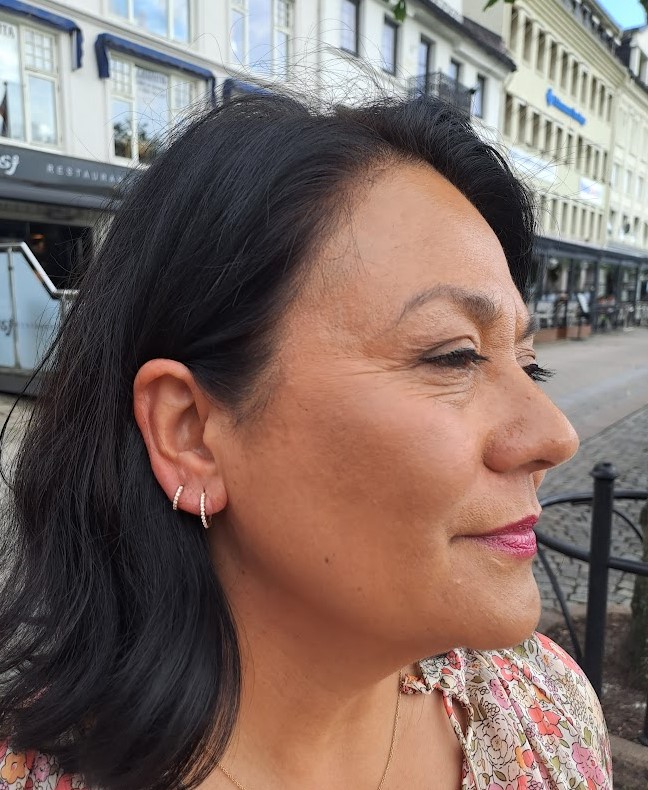 Gult gull ørering med c.zirkonia stor