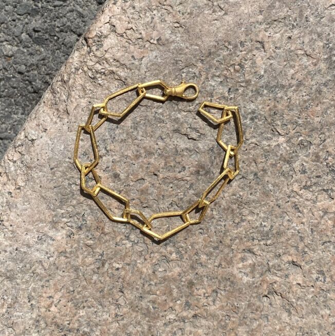 Ulrikke Vogt "Polygon small" armbånd i forgylt sølv