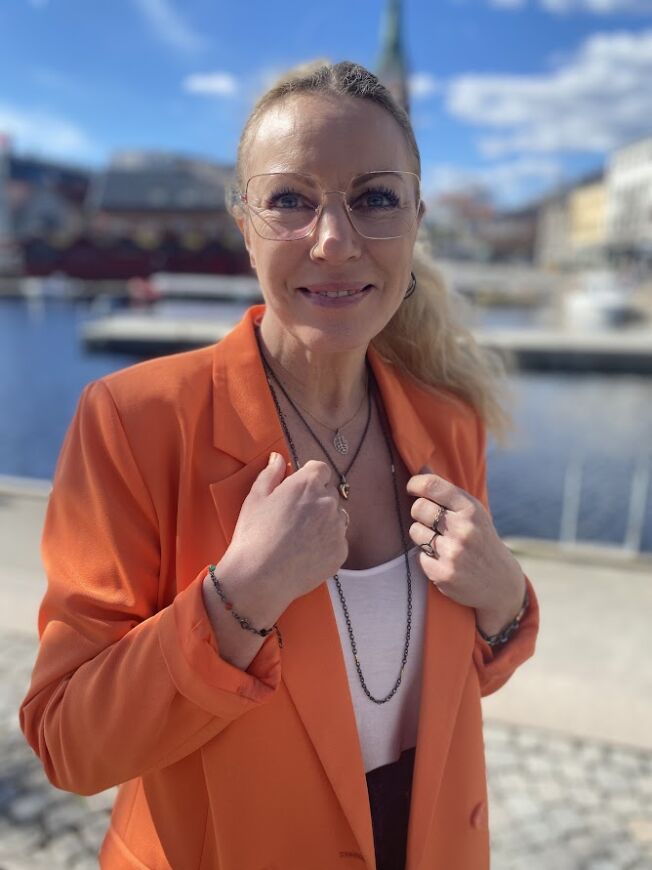 Birdie "Jaqueline" kjede i sølv med gult gull detaljer og diamanter