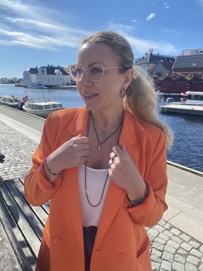 Birdie "Jaqueline" kjede i sølv med gult gull detaljer og diamanter