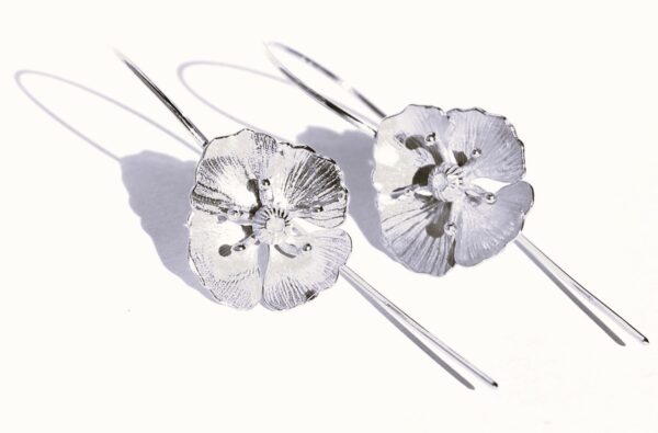 Ulrikke Vogt "Valmue Hook earring" i sølv