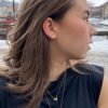 Ulrikke Vogt "Bud Floret triple" ørepynt i forgylt sølv med ferskenfarget/ blush månesten og perle
