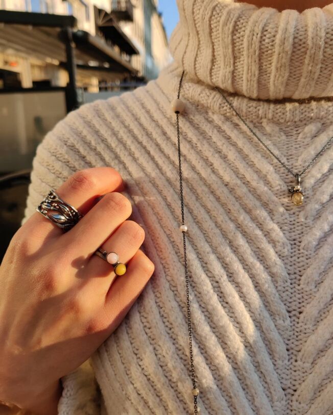 OLE LYNGGAARD COPENHAGEN Lotus Spire anheng i sølv med gult gullsdetaljer, diamant og rutilkvarts