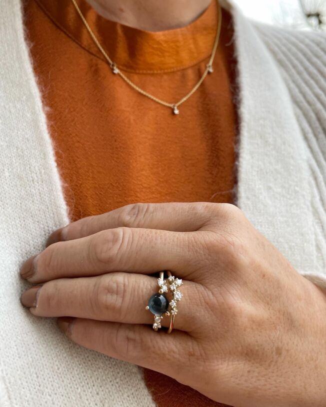 Noën "Sparkle" ring i gult gull med diamanter
