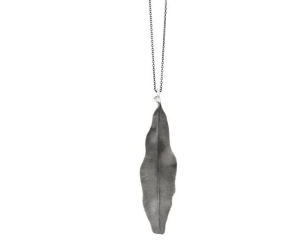 OLE LYNGGAARD COPENHAGEN Leaves pendant large oksidert sølv