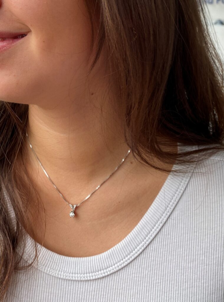 Anheng "Superstar" i hvitt gull med diamanter 0,36 ct