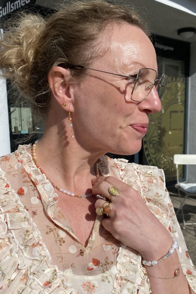 Susanne Friis Bjørner armbånd i forgylt sølv med perler, månestener og akvamarin
