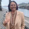 Susanne Friis Bjørner ørepynt forgylt sølv med ferskvannsperler og forgylt heng