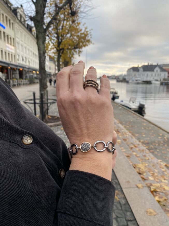 By Birdie "Orion Topka" armbånd i sølv med gult gull detaljer og diamanter