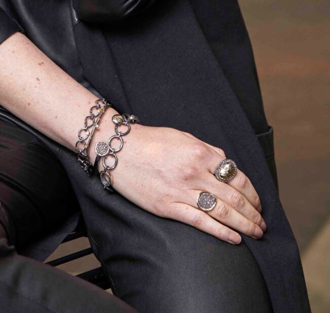 By Birdie "Orion tiny" armbånd i sølv med gult gull detaljer