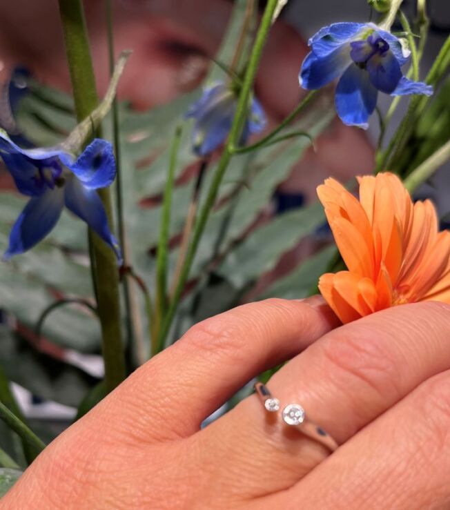 Noën «Twist ring» i hvitt gull