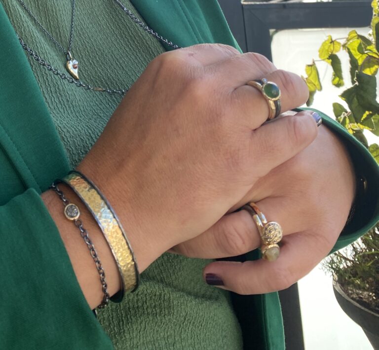 By Birdie "Victoria Gold Pavé" ring i sølv med gult gull detaljer og diamanter