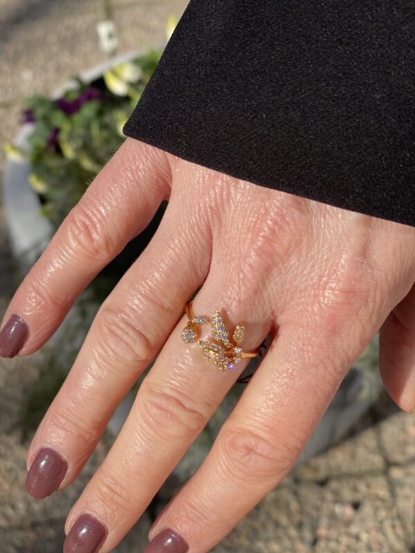 OLE LYNGGAARD COPENHAGEN Winter Frost ring i gult gull med diamanter