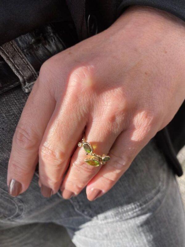 By Birdie "Zenith Garden Green" ring i gult gull