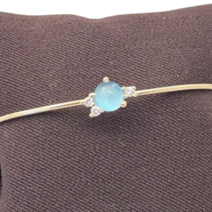 Noën «Stellini» armring i gult gull, med diamanter og topas