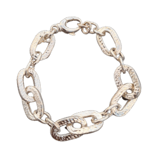 Armbånd i sølv, med hamrede ovale ledd