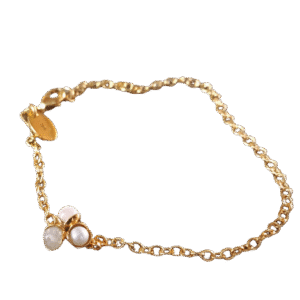 Ulrikke Vogt "Bud Floret triple" armbånd i forgylt sølv med ferskenfarget/ blush månesten og perle