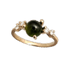 Noën "Stellini" medium ring i gult gull, med diamanter og grønn turmalin