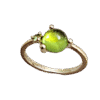 Noën "Stellini" medium ring i gult gull, med peridot