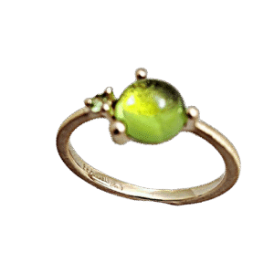 Noën "Stellini" medium ring i gult gull, med peridot