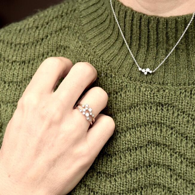 Noën "Sparkle" ring i gult gull med diamanter