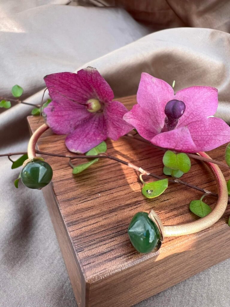 Noën «Dolce» armring i forgylt sølv med jade