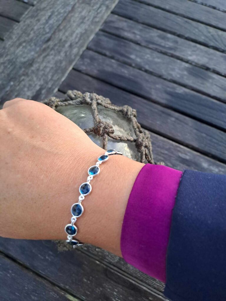 Susanne Friis Bjørner armbånd i sølv med London blå krystall