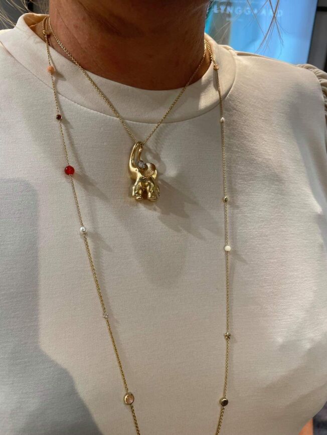 Stor elefant fra Ole Lynggaard på kjede