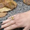 Ulrikke Vogt "Large Triple Bud Floret" ring i forgylt sølv med ferskenfarget månesten og perle