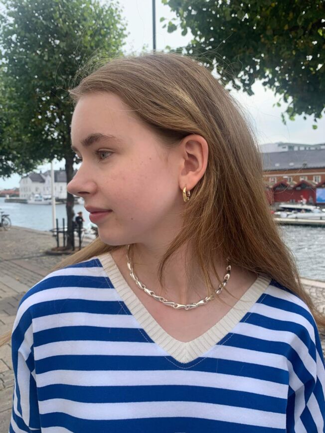 Georg Jensen “Reflect large earhoop" ørering i gull og sølv