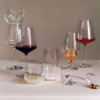 Bernadotte hvitvinsglass fra Georg Jensen i krystall. Rommer 0,43 liter, sammen med andre glass fra Georg Jensen