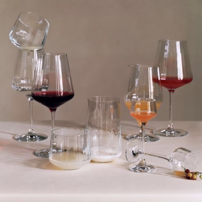 Bernadotte hvitvinsglass fra Georg Jensen i krystall. Rommer 0,43 liter, sammen med andre glass fra Georg Jensen