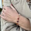 Susanne Friis Bjørner armbånd i forgylt med ametyst, karneol, pink og morganitt krystall