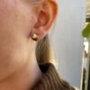 Øreringer chunky i gult gull 7 mm bredde