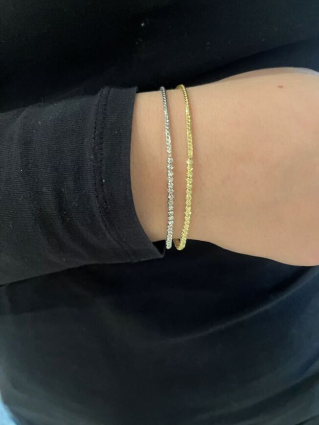 Armbånd i forgylt sølv med fasetterte kuler og hvetekjede