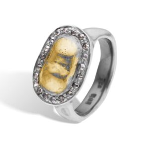 By Birdie "Dagmar Signet ring" i sølv med gult gull detaljer og diamanter