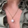 By Birdie "Nobilty Pearl" anheng i gult gull med diamant