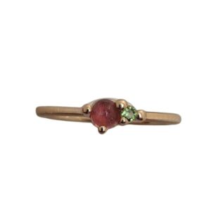 Noën "Stellini" small ring i gult gull, med rosa og grønn turmalin
