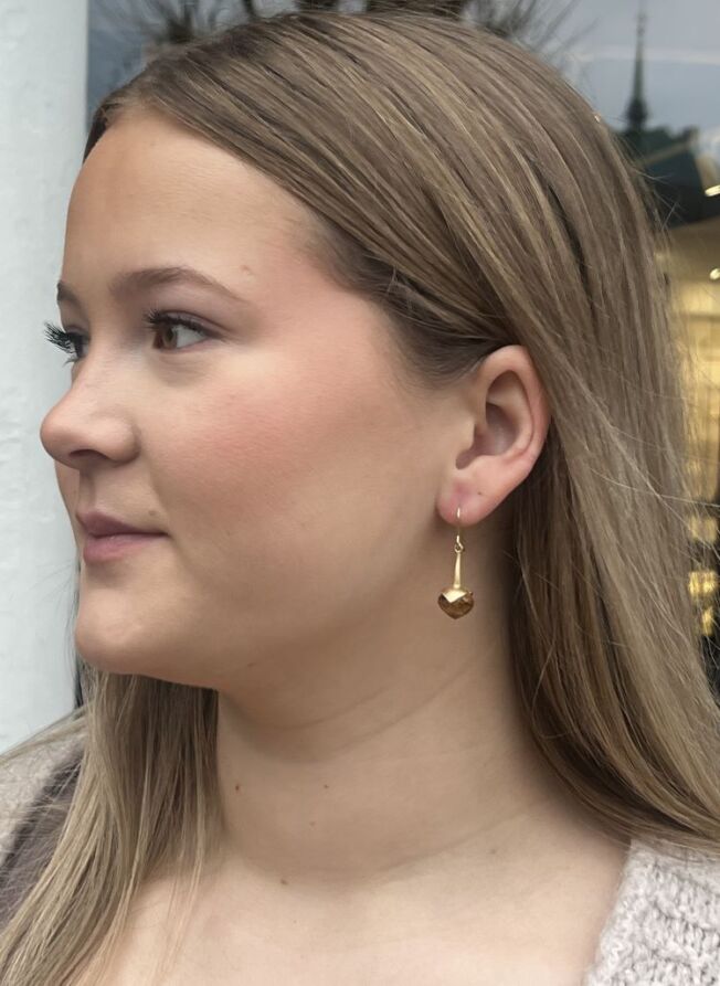 Noën «Dolce» ørepynt heng i forgylt sølv med champagne kvarts